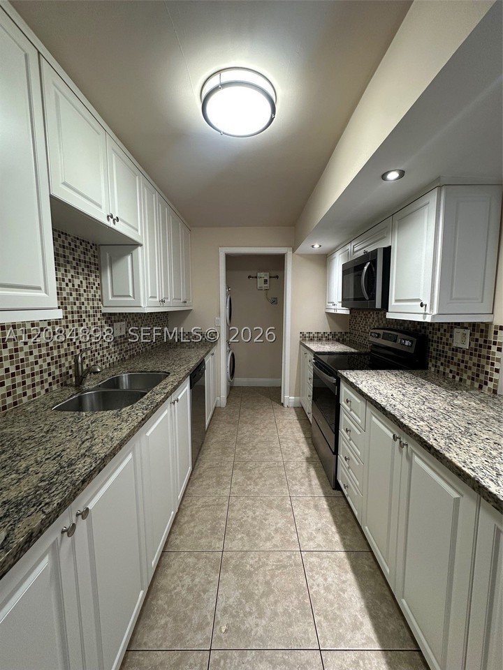 7938 Sw 105th Pl #7938 - Photo 3 of 34