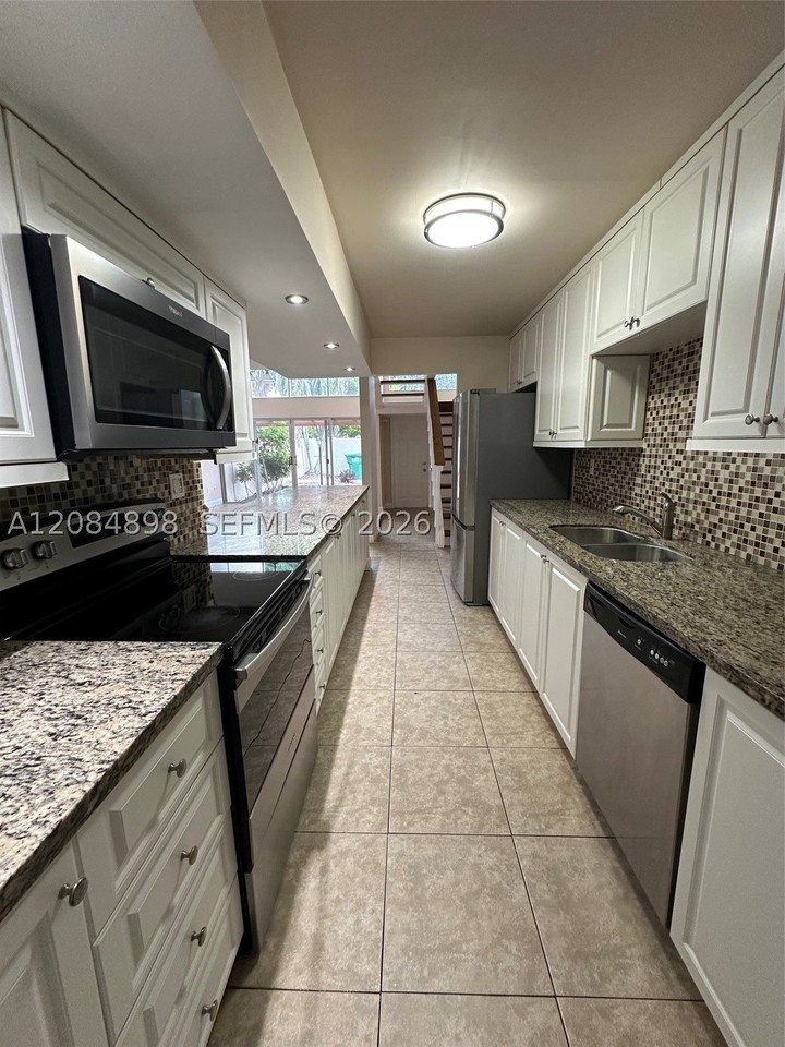 7938 Sw 105th Pl #7938 - Photo 4 of 34