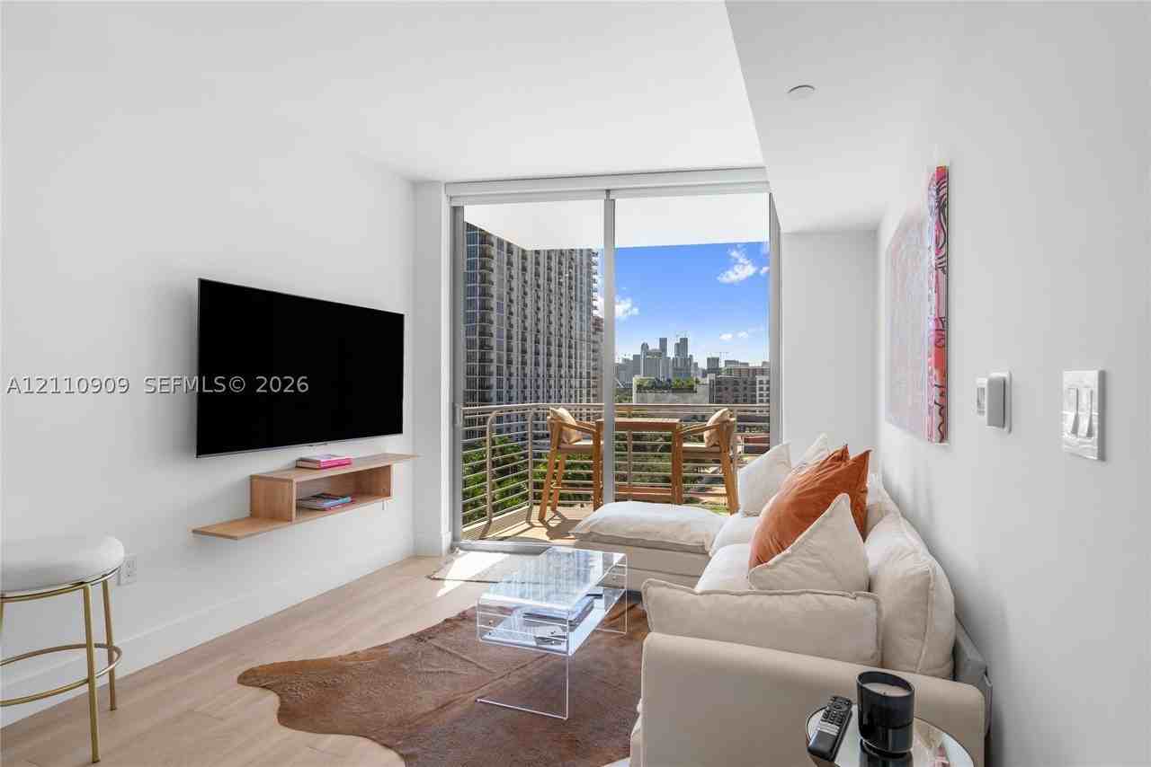 90 NE 32 #727 - Photo 2 of 41