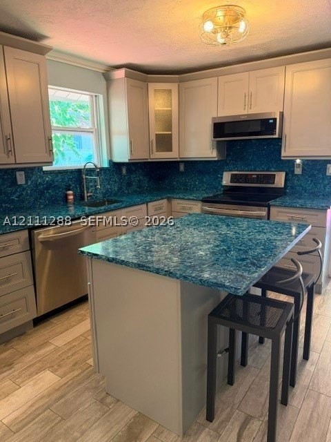 1033 Ne 34th St - Photo 2 of 11