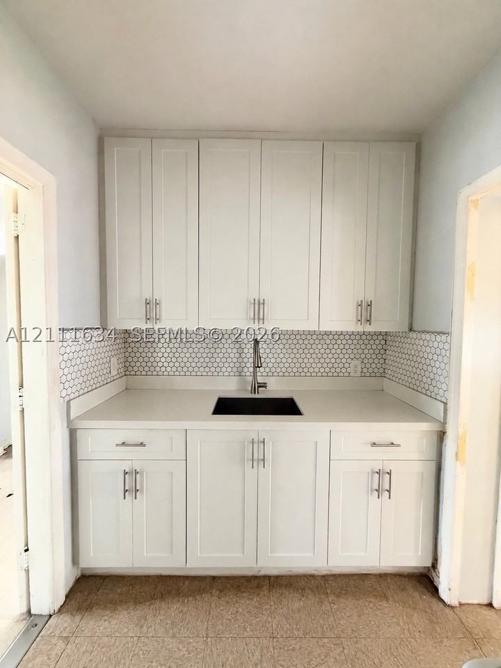 2364 Sw 14th St #0 - Photo 4 of 12