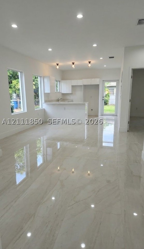 2914 Nw 57th St #2914 - Photo 4 of 28