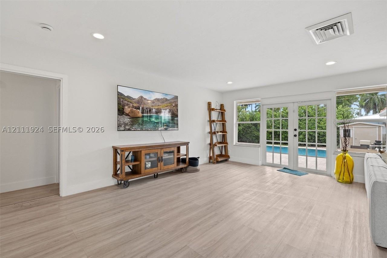 1254 Polk St - Photo 4 of 30