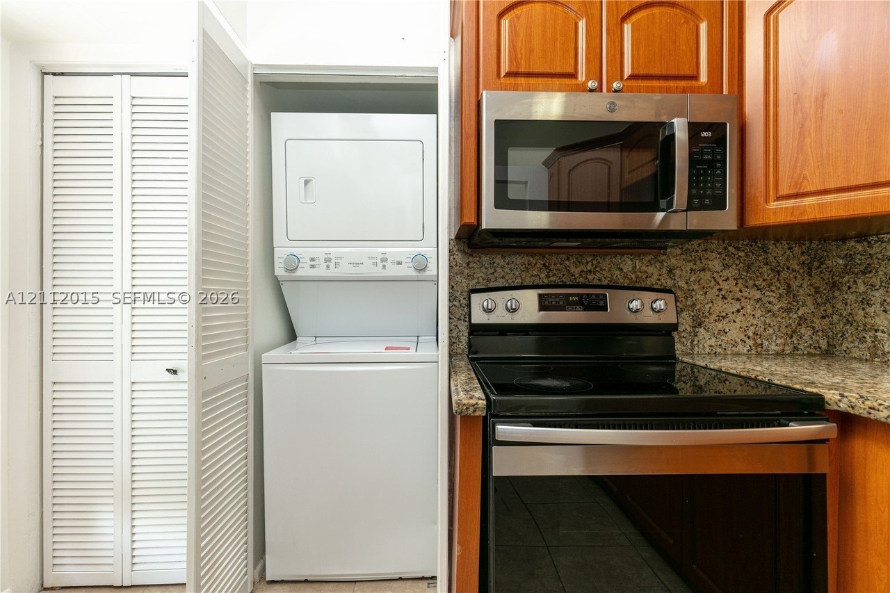 717 Gardens Dr #201 - Photo 7 of 38