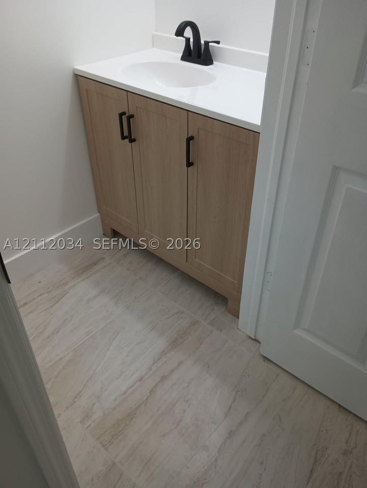 2928 Se 2nd St #7 - Photo 6 of 18