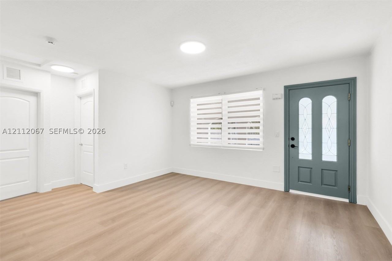 5635 Sw 5th Ter - Photo 5 of 33