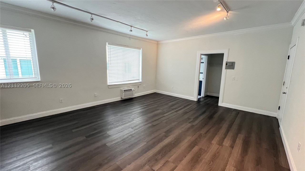 1115 Euclid Ave #5 - Photo 3 of 7
