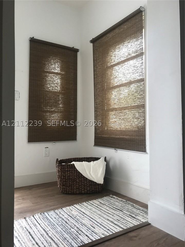 260 Nw 40th St #S - Photo 5 of 12