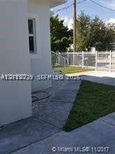 260 Nw 40th St #S - Photo 7 of 12