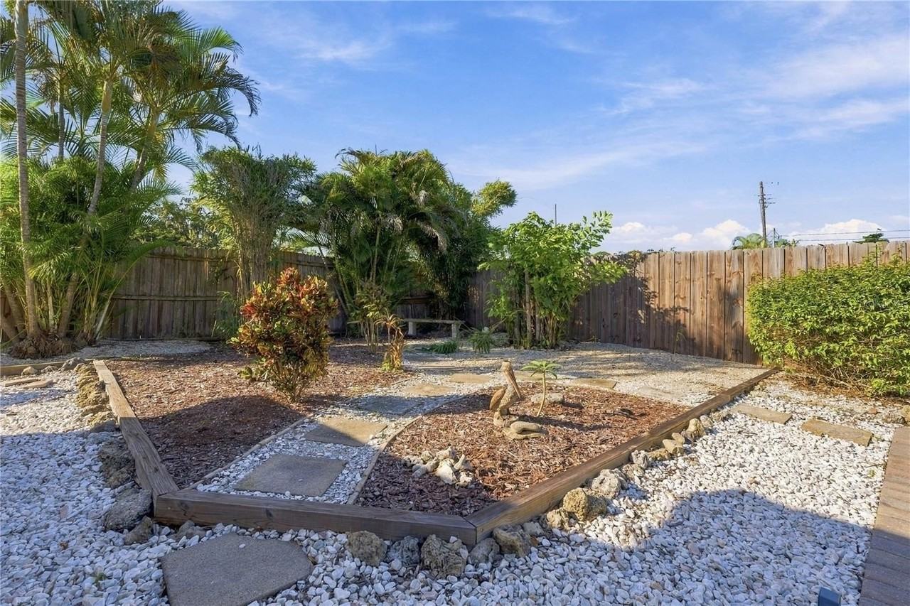 137 Sunway Ave - Photo 4 of 41