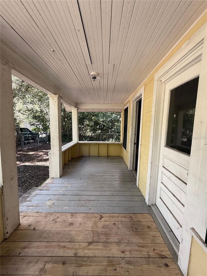 921 Nw 30th Ave - Photo 3 of 28