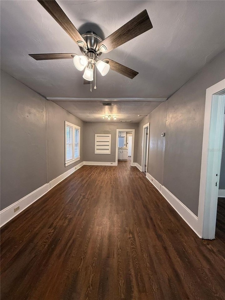 921 Nw 30th Ave - Photo 4 of 28