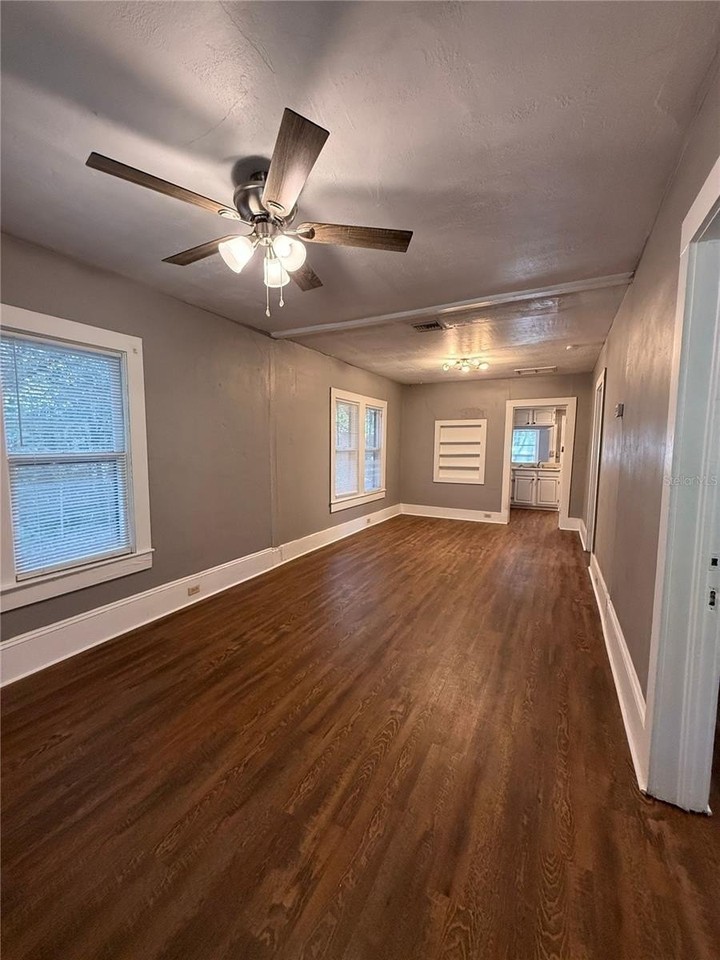 921 Nw 30th Ave - Photo 5 of 28