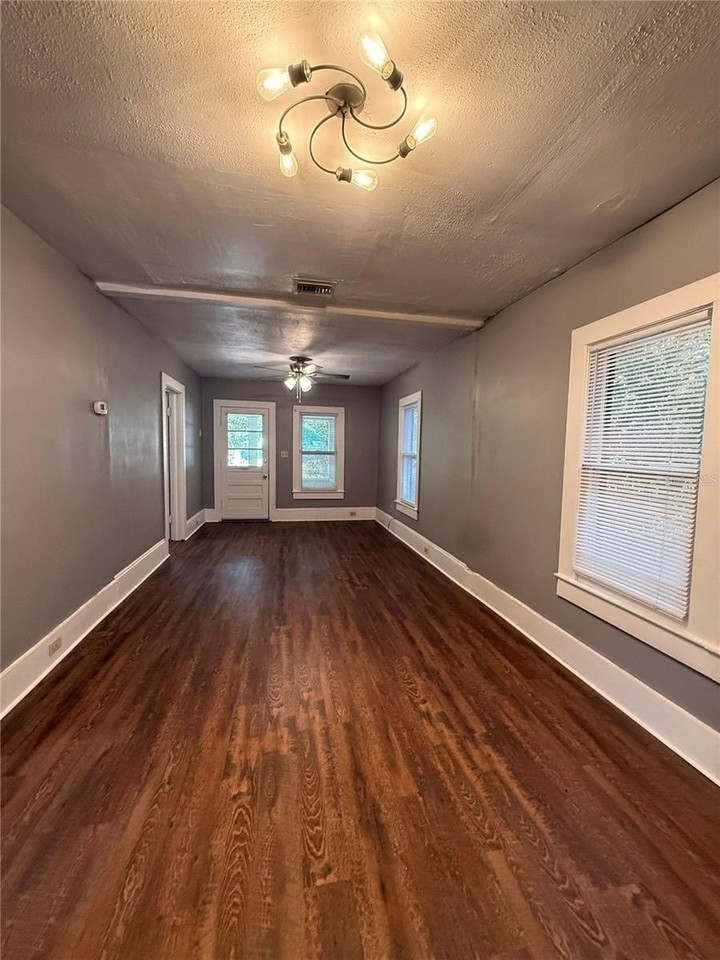 921 Nw 30th Ave - Photo 6 of 28