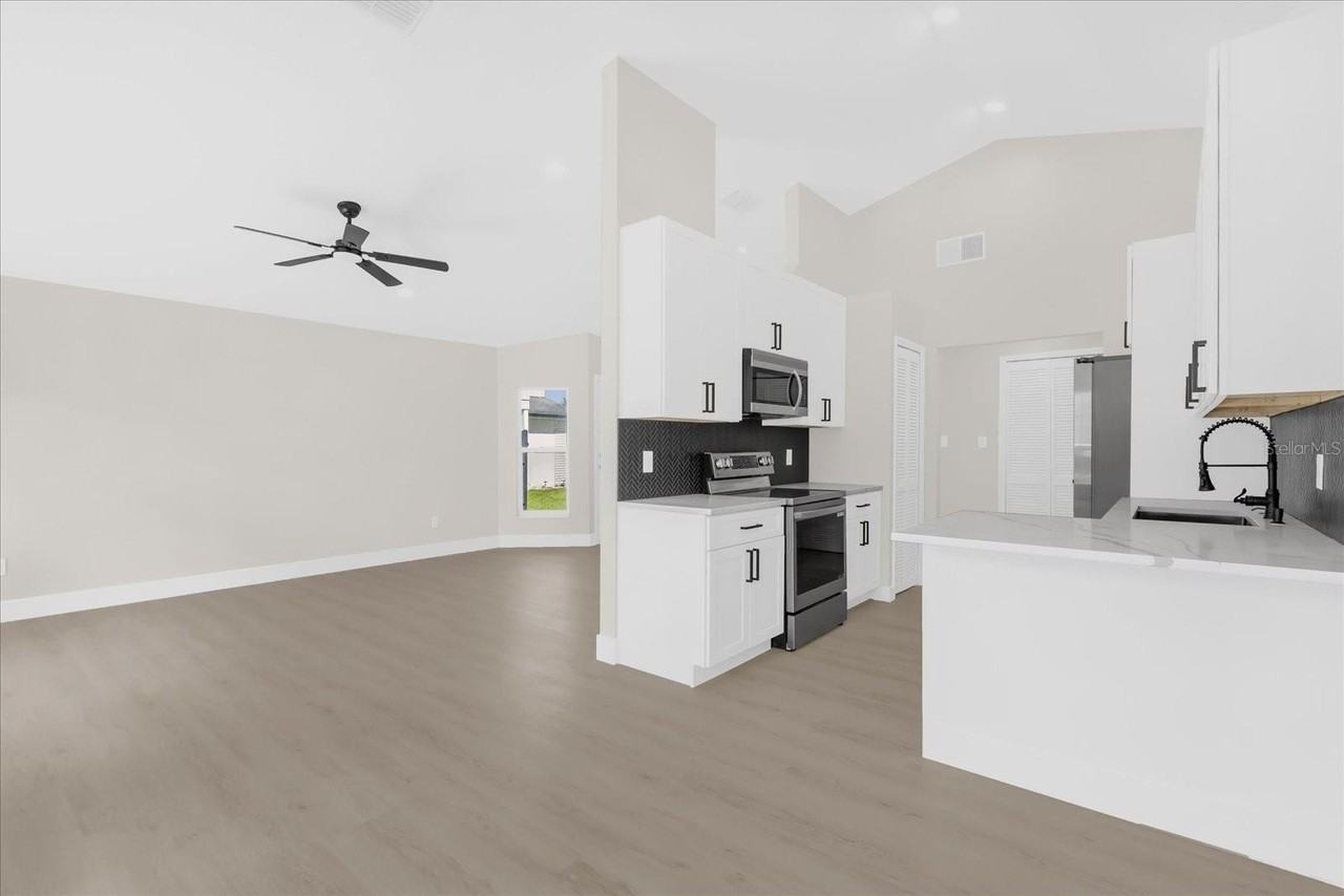 350 Lakebreeze Cir - Photo 6 of 28