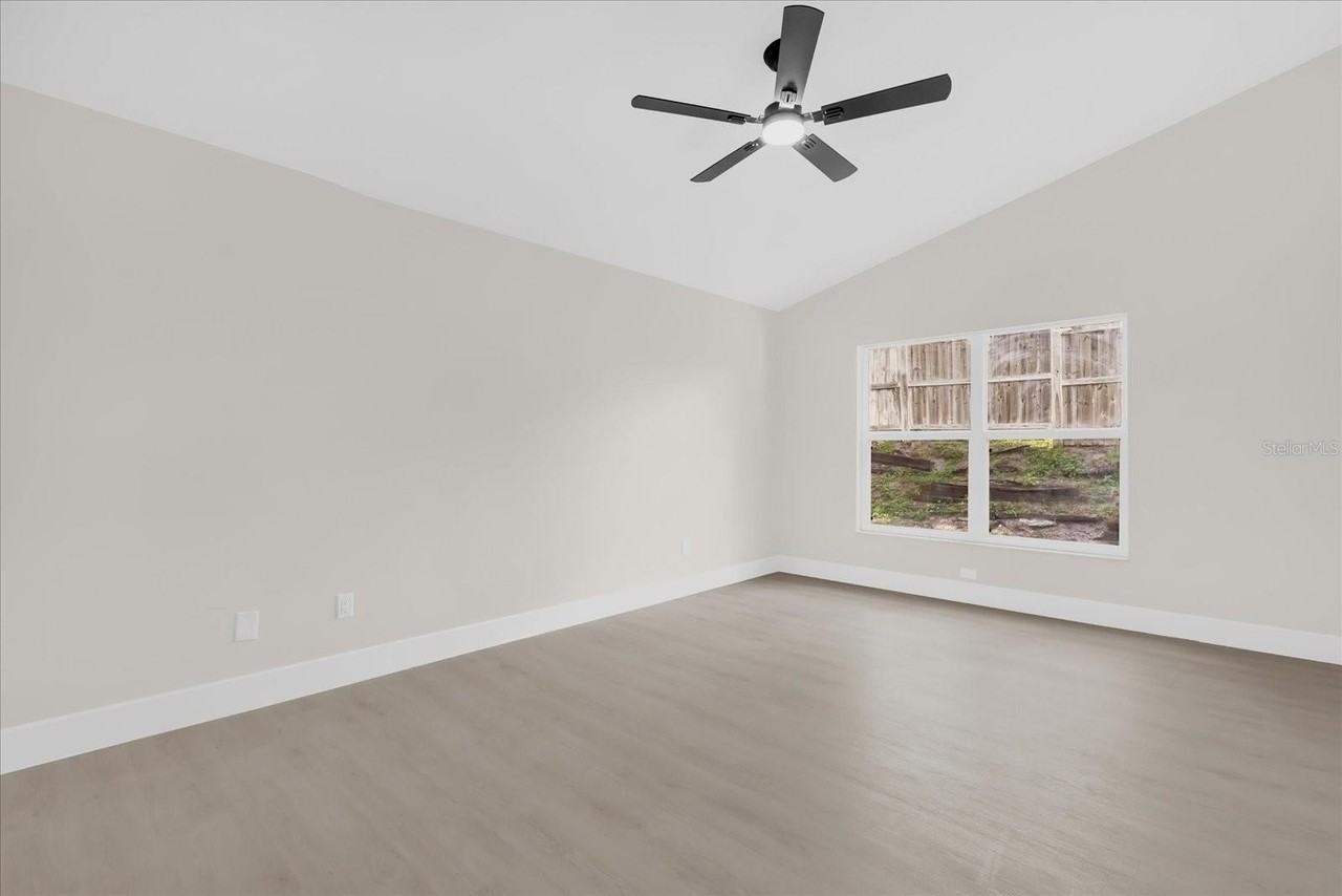 350 Lakebreeze Cir - Photo 7 of 28