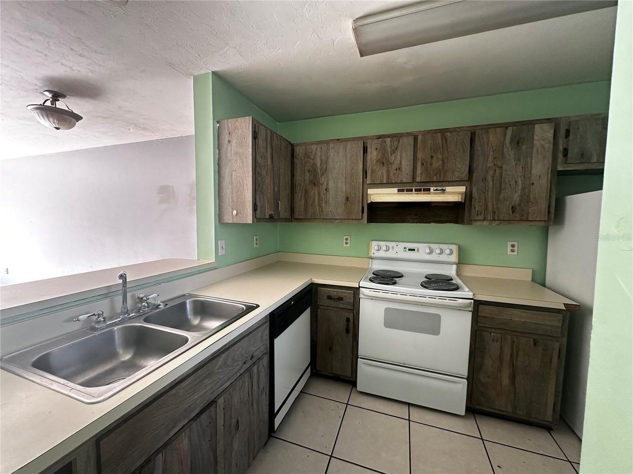 3644 Ne 21st St - Photo 2 of 6