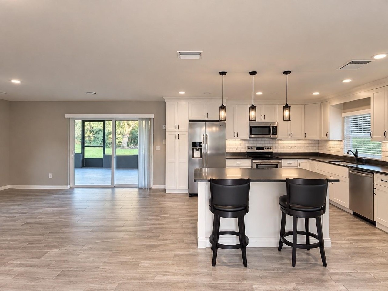 206 Van Lakes Blvd - Photo 3 of 22