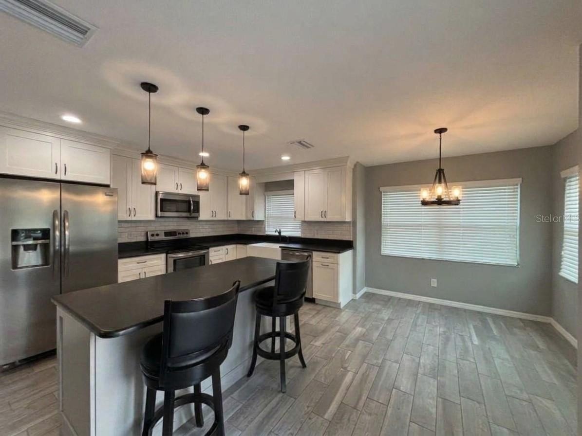 206 Van Lakes Blvd - Photo 4 of 22