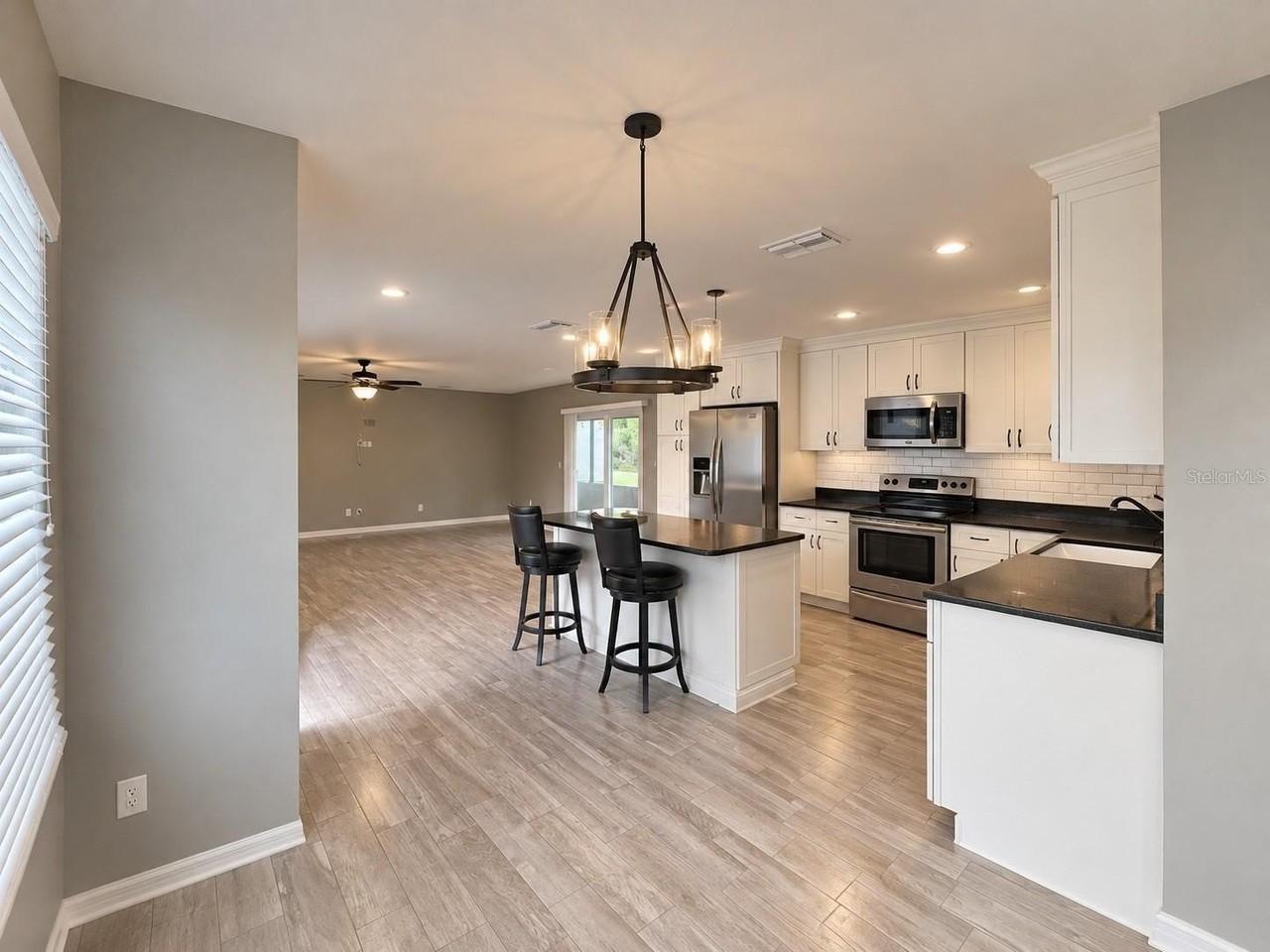 206 Van Lakes Blvd - Photo 5 of 22