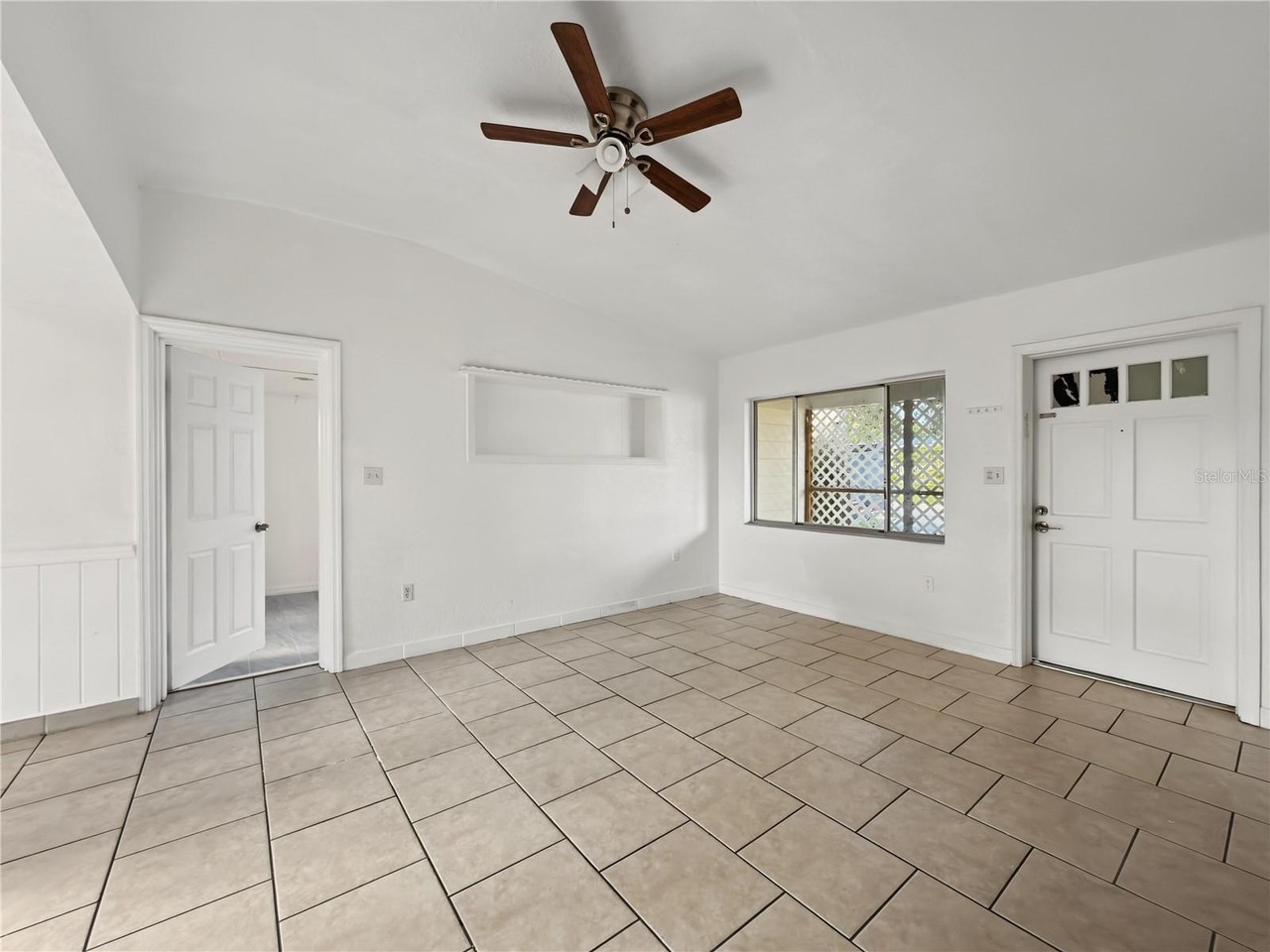 6506 Bywood Rd - Photo 5 of 29
