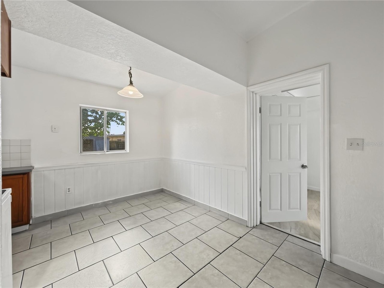 6506 Bywood Rd - Photo 7 of 29