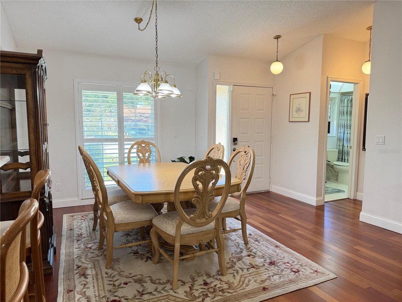 2053 Cheryl Dr - Photo 2 of 37