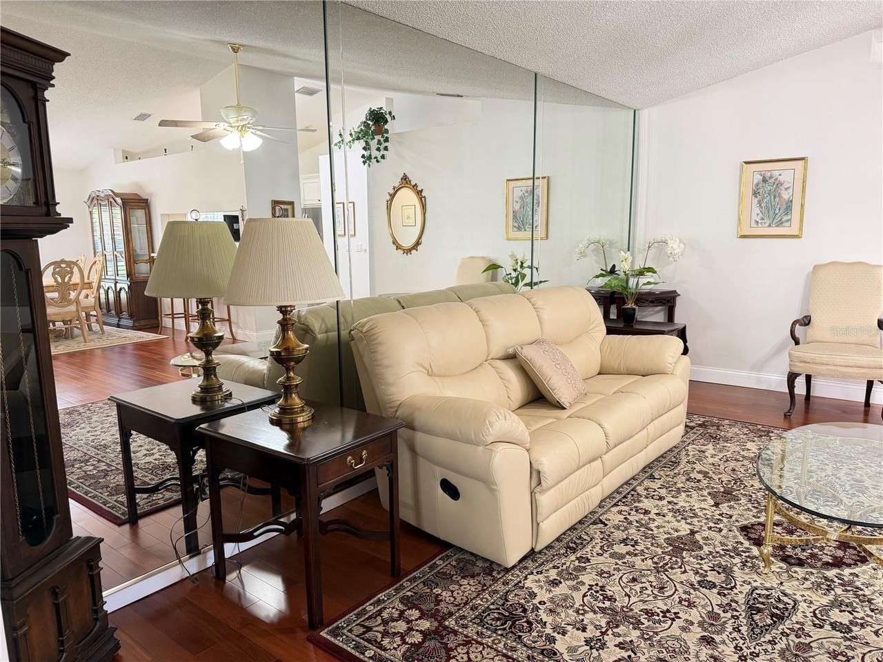 2053 Cheryl Dr - Photo 5 of 37