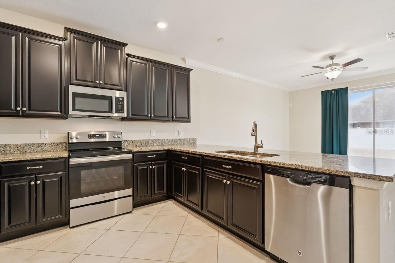 6404 Torrington Cir - Photo 5 of 15