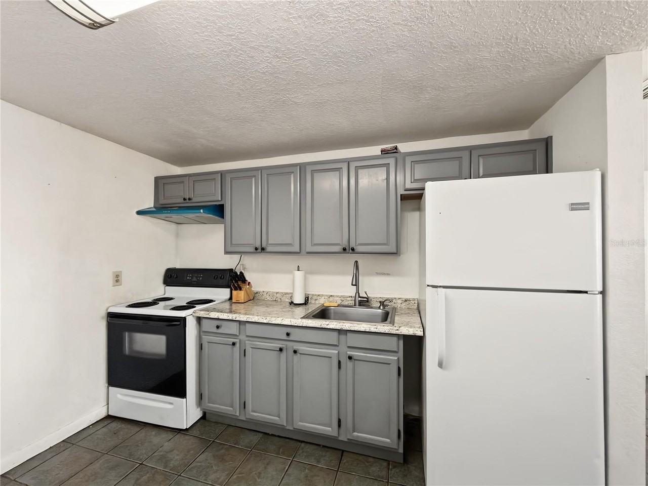 5512 Pine St - Photo 2 of 12