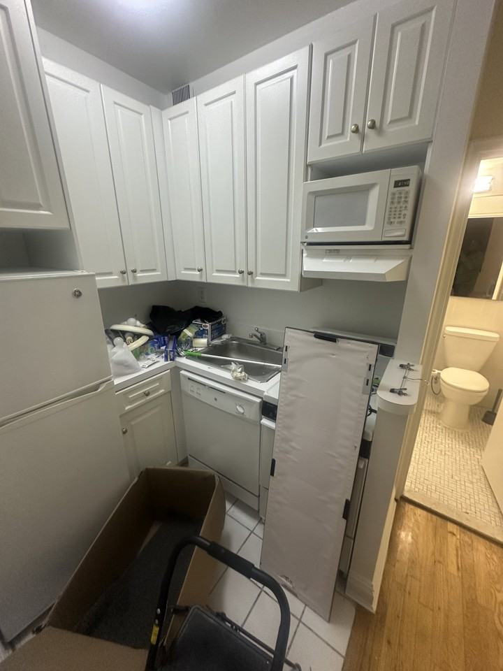 417 W 56th St #A4 - Photo 4 of 8