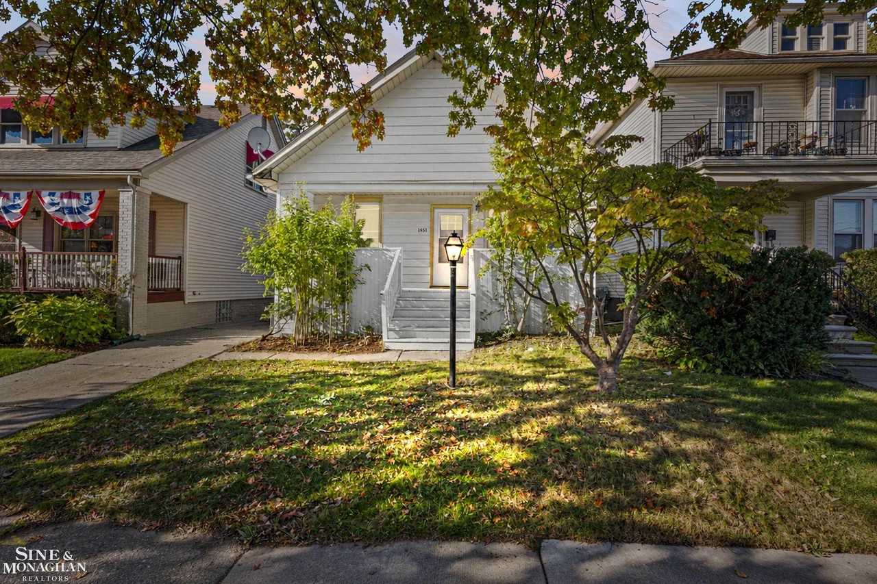 1451 Beaconsfield Ave - Photo 3 of 38