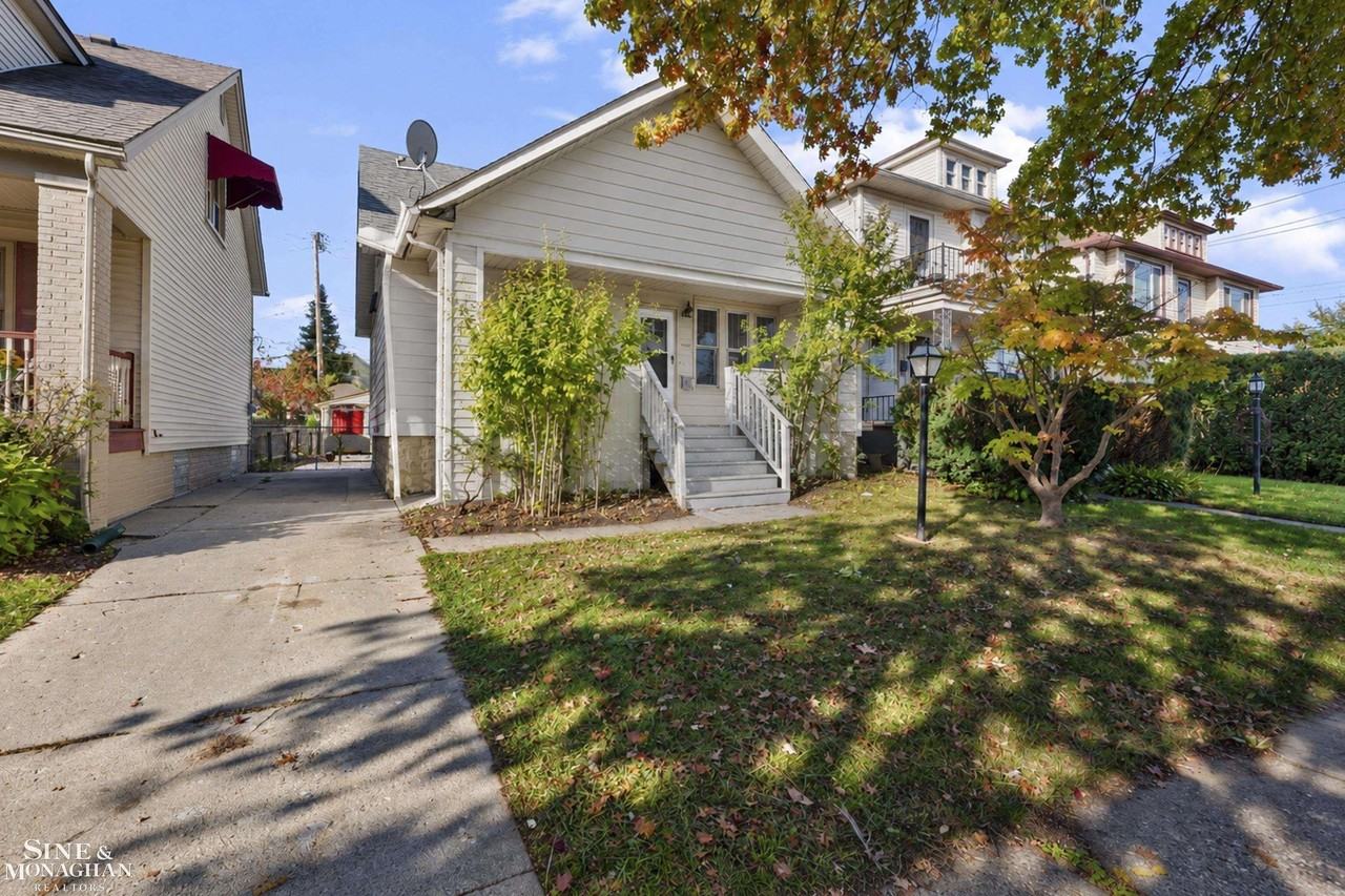 1451 Beaconsfield Ave - Photo 4 of 38