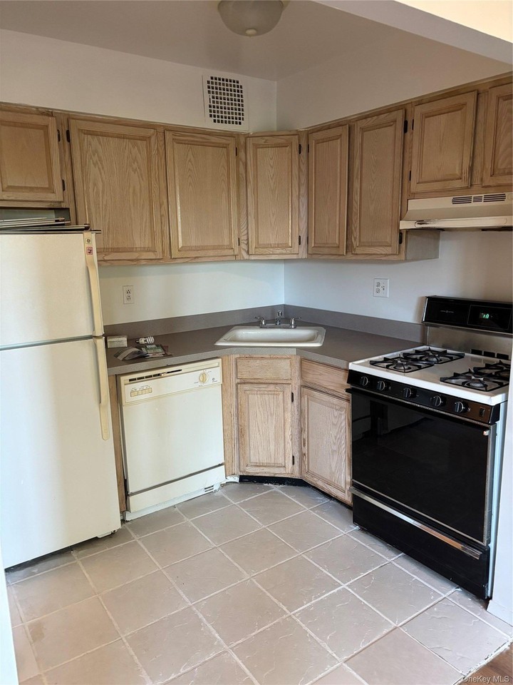 17239 Highland Ave #4H - Photo 5 of 23