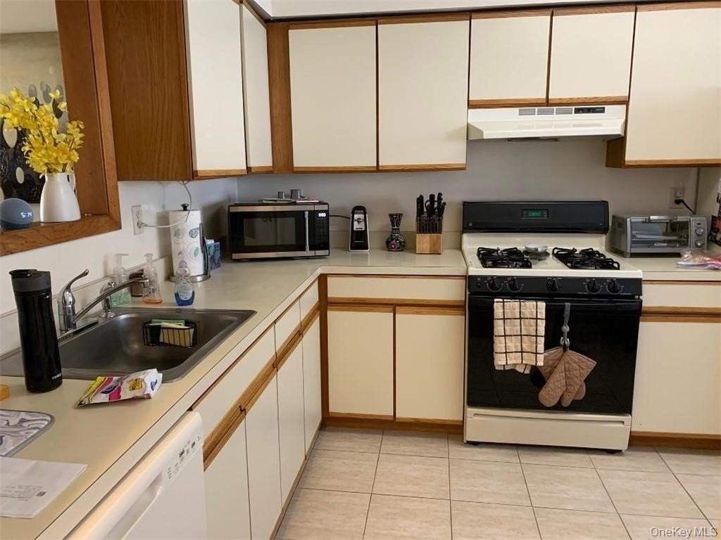 135 W Nyack Rd #125 - Photo 3 of 12