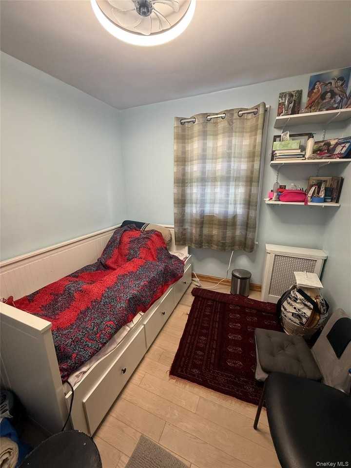 18409 90th Ave - Photo 3 of 7