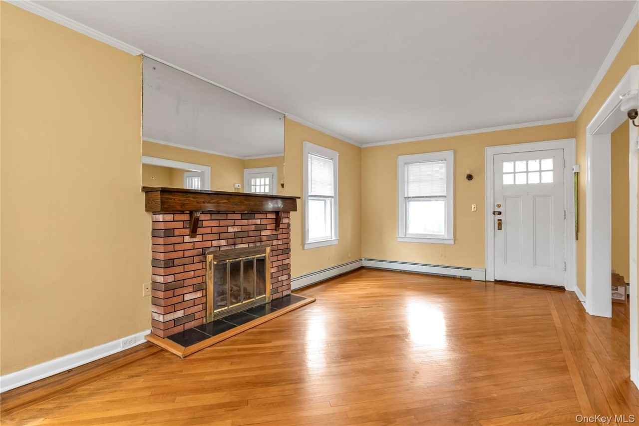 154 Rocklyn Ave - Photo 2 of 22