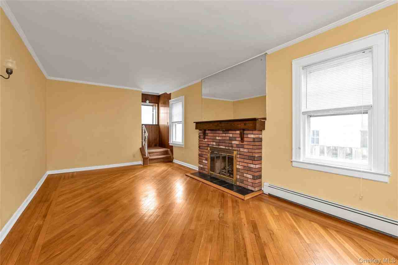 154 Rocklyn Ave - Photo 3 of 22