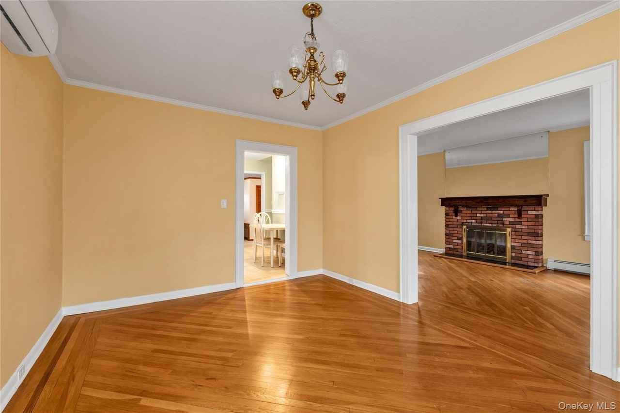 154 Rocklyn Ave - Photo 5 of 22