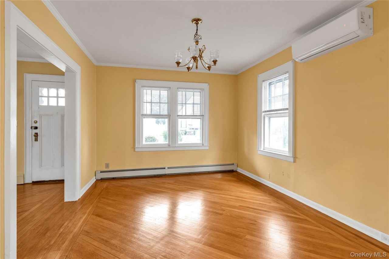 154 Rocklyn Ave - Photo 6 of 22