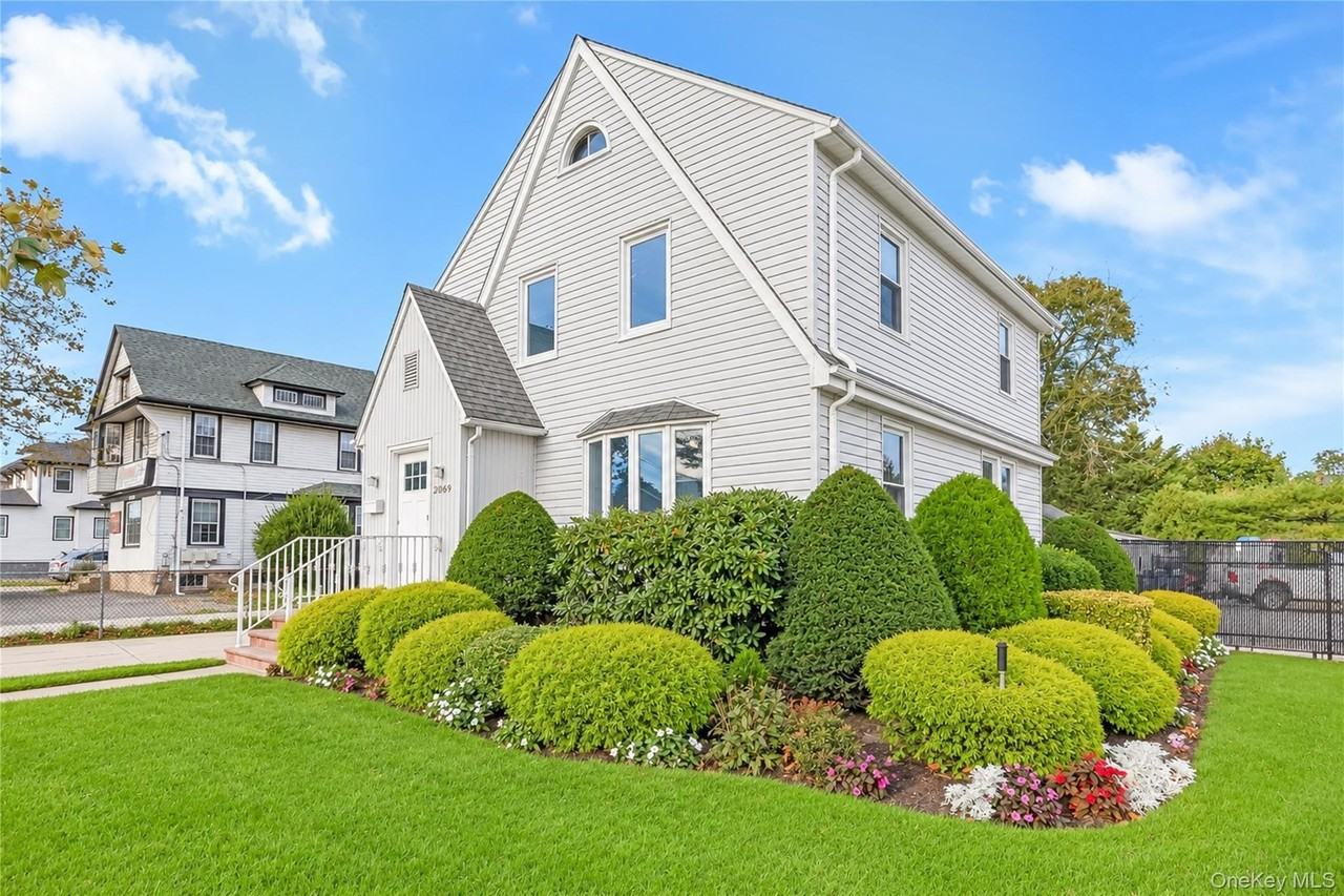 2069 Bellmore Ave - Photo 2 of 17