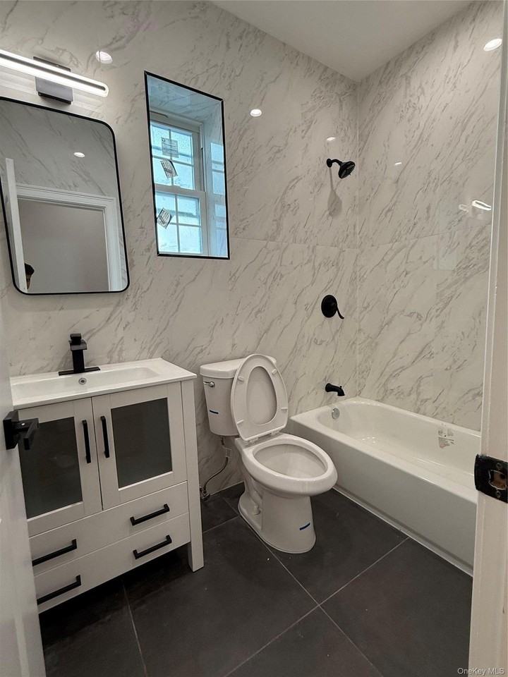 11811 Lakeview Blvd #1 - Photo 3 of 11