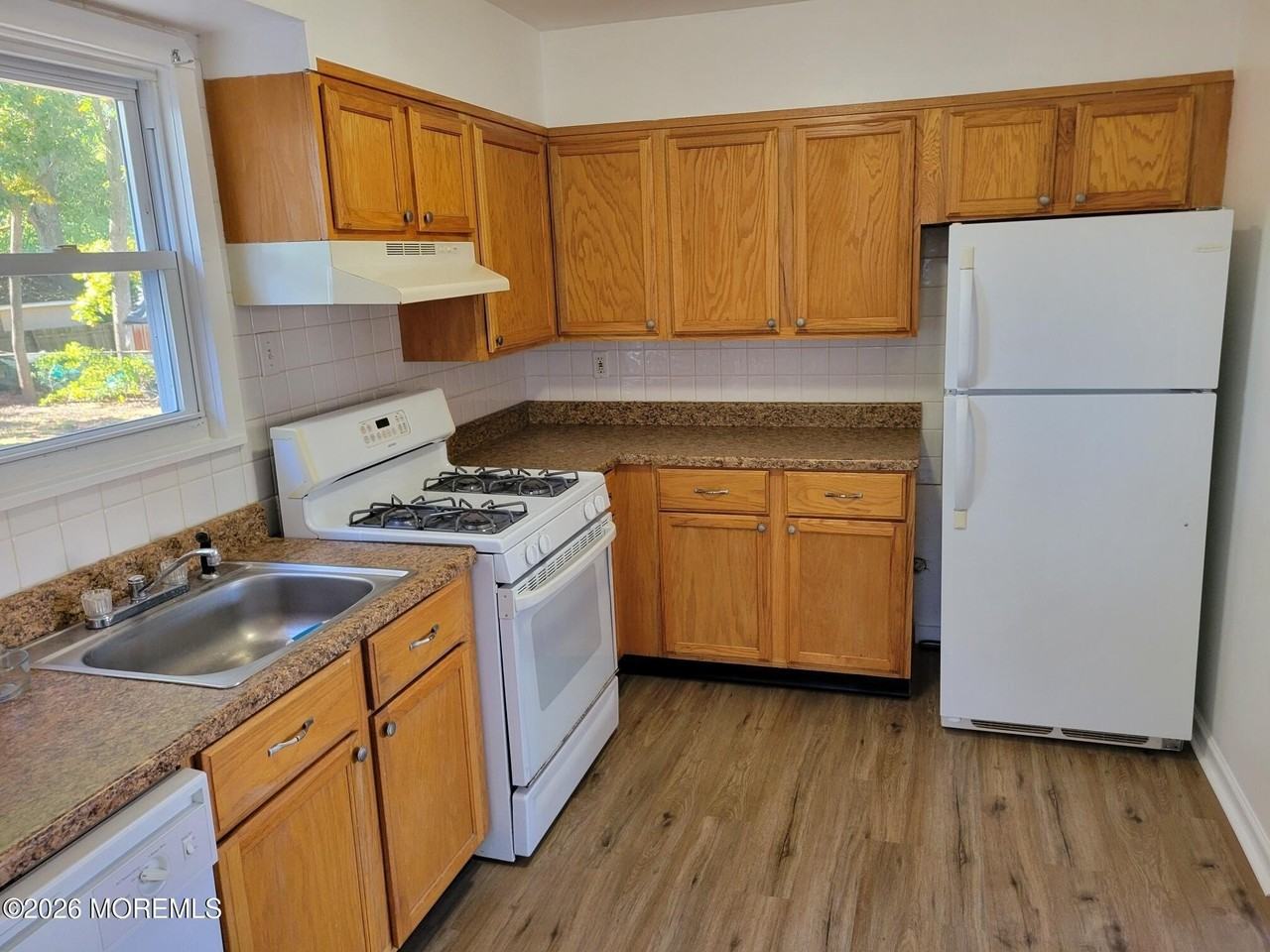 105 Solar Dr - Photo 5 of 17