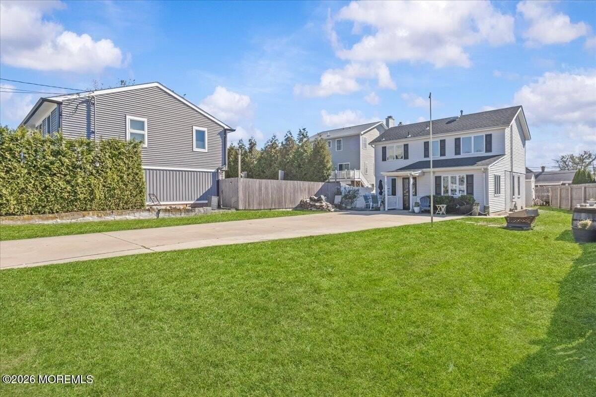 308 Channel Dr - Photo 2 of 37