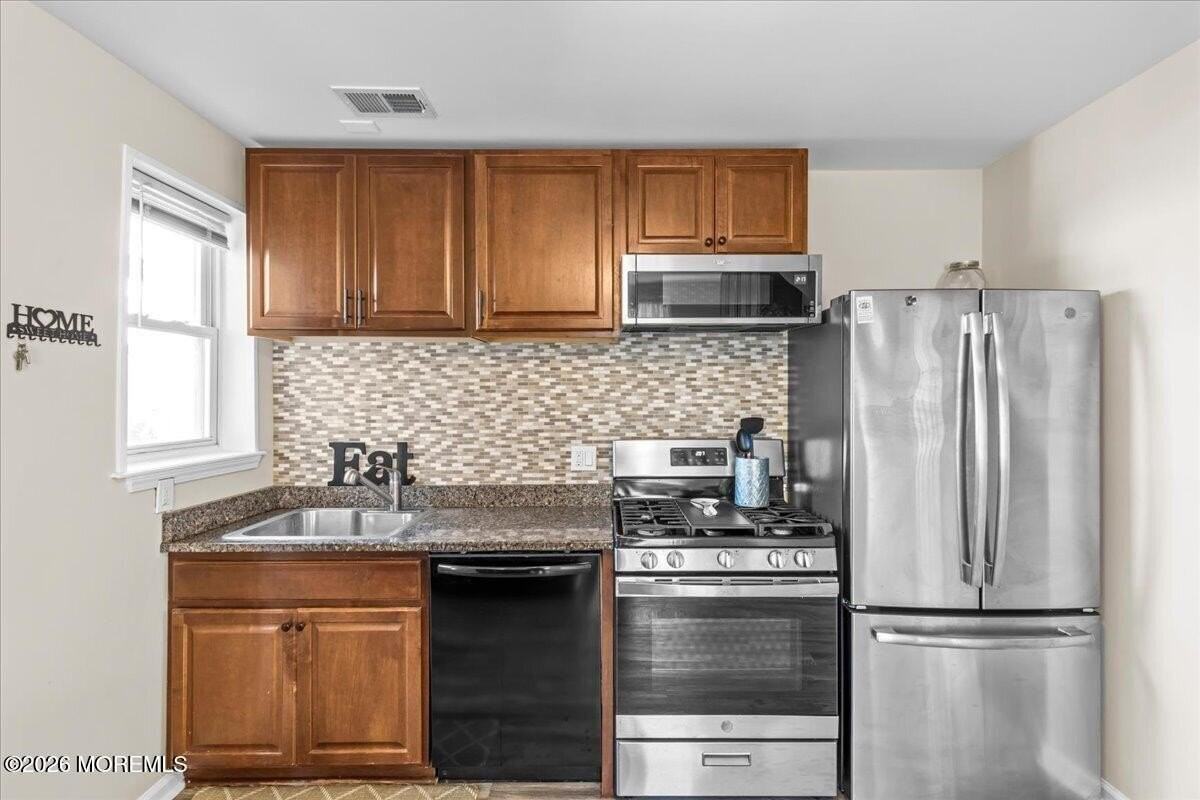 308 Channel Dr - Photo 3 of 37