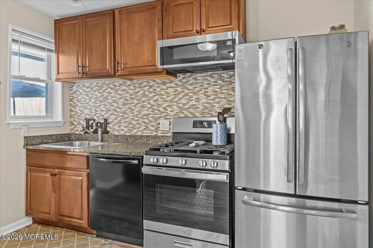 308 Channel Dr - Photo 4 of 37
