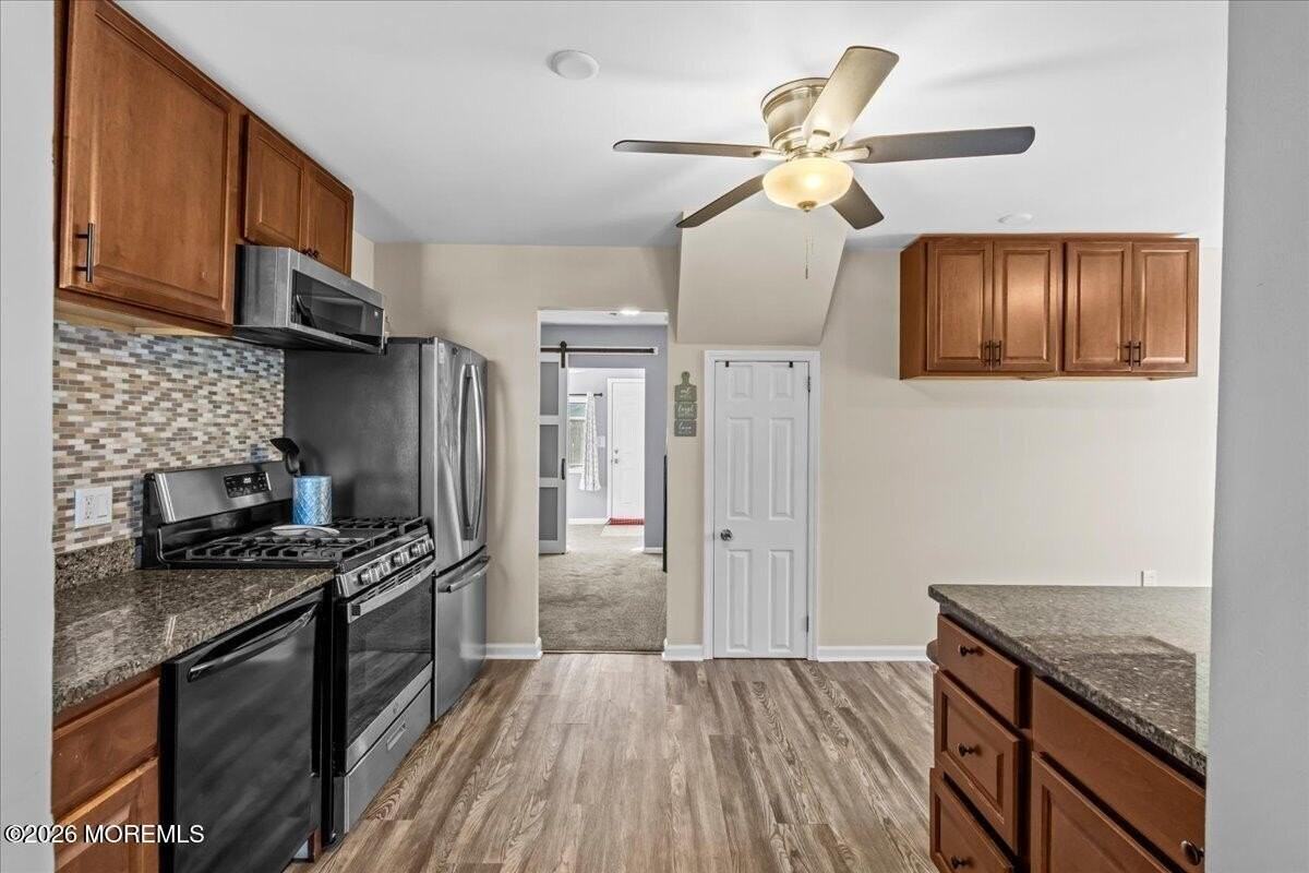 308 Channel Dr - Photo 5 of 37