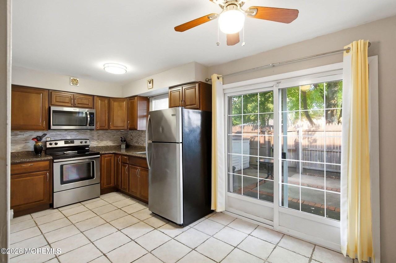 142 Greenwood Loop Rd #142 - Photo 4 of 12