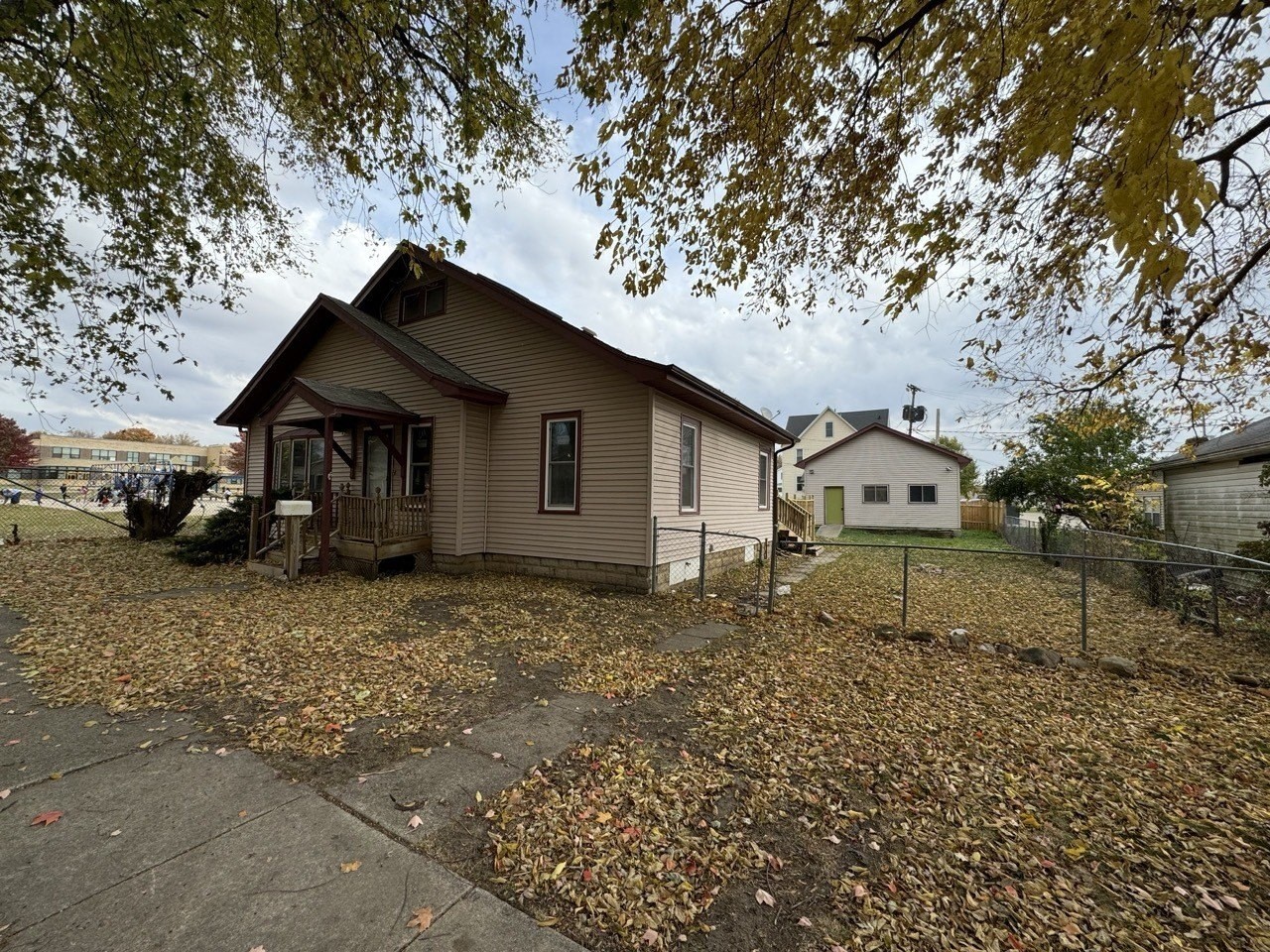 309 N 9th St - Photo 2 of 16