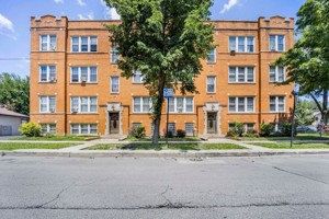 featured image of 4744 W Roscoe St #1